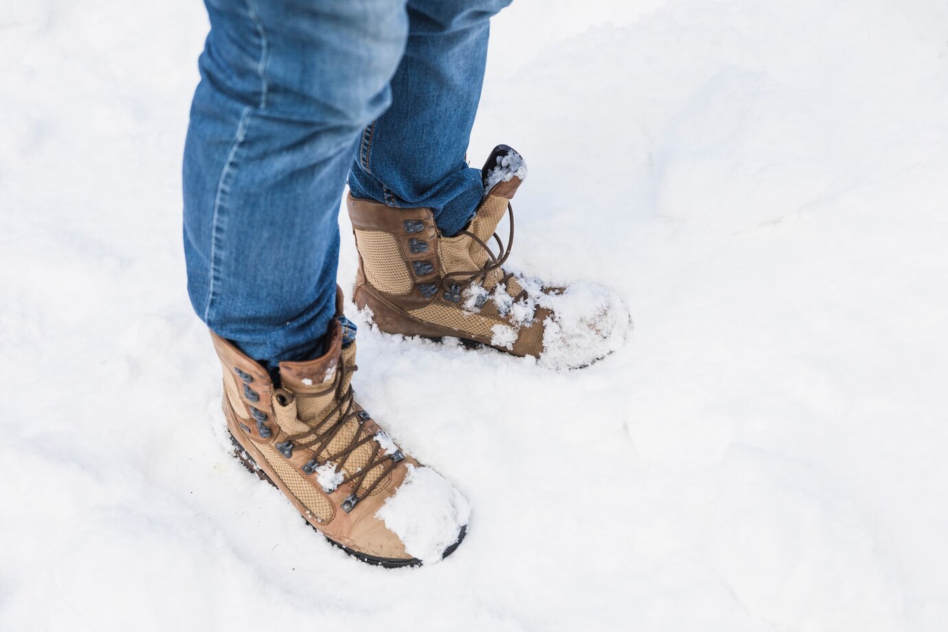 Jakie męskie buty zimowe wybrać? Praktyczne wskazówki i przydatne porady dla mężczyzn