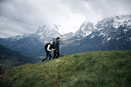Wyprzedaż - Spodnie długie męskie Jack Wolfskin Activate Thermic Pants trekkingowe ocieplane czarne (1503602_6000)