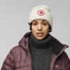 Czapka beanie zimowa damska/męska Fjällräven 1960 Logo Hat Chalk White wełniana beżowa (F78142-113)