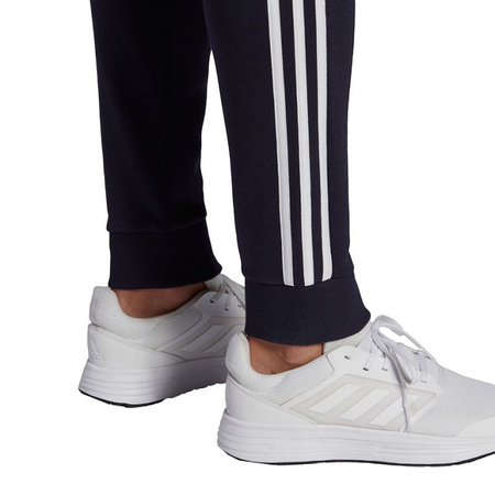 Spodnie adidas Essentials Fleece Tapered Cuff 3-Band M (GK8823)
