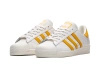 Buty sportowe damskie/męskie adidas Superstar 82 Off White z żółtymi elementami białe (IF6200)