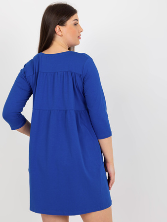 Kobaltowa mini sukienka plus size z kieszeniami Dalen  (RV-SK-6274.36P)