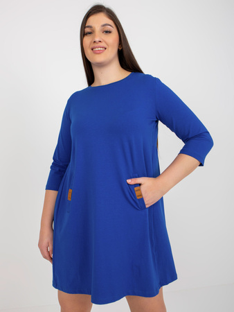 Kobaltowa mini sukienka plus size z kieszeniami Dalen  (RV-SK-6274.36P)