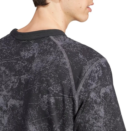 Wyprzedaż - Koszulka bawełniana męska adidas Adventure Allover Print Tee Black stylowa czarna (IJ0711)