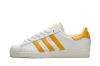 Buty sportowe damskie/męskie adidas Superstar 82 Off White z żółtymi elementami białe (IF6200)