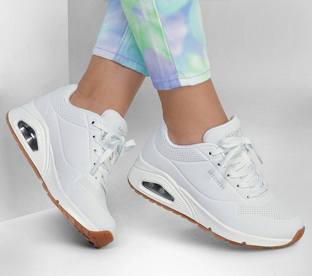 Wyprzedaż - Sneakersy damskie białe Skechers Uno Stand on Air (73690-WHT)